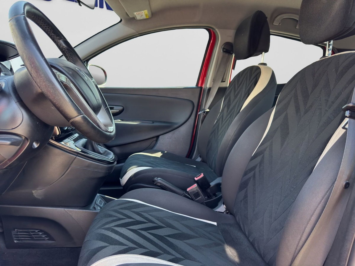 Lancia Ypsilon 1.2 69 CV 5 porte Silver (10)