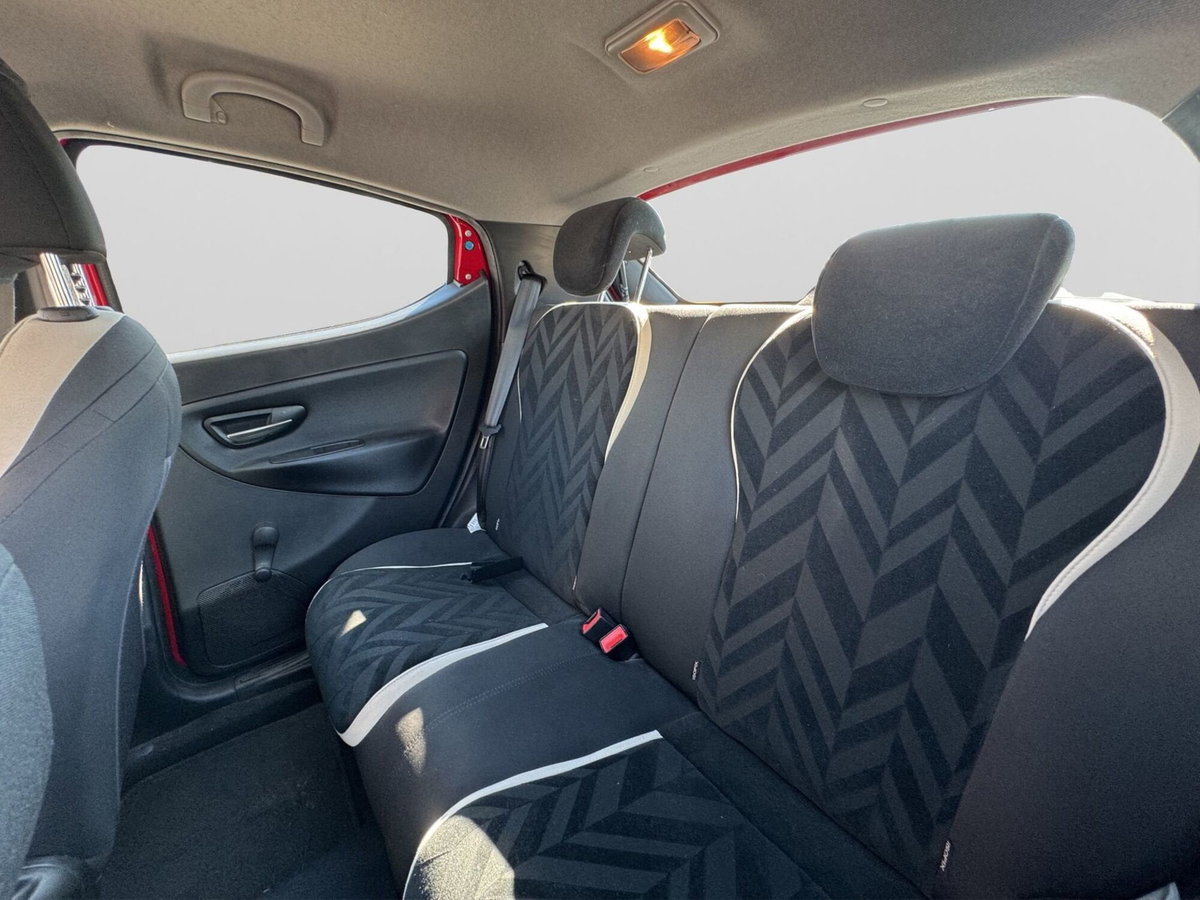 Lancia Ypsilon 1.2 69 CV 5 porte Silver (14)