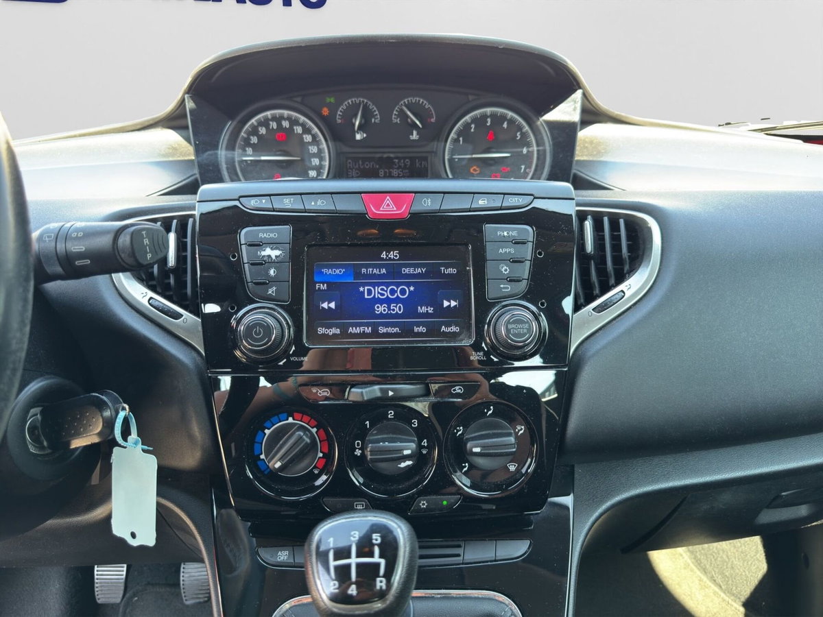 Lancia Ypsilon 1.2 69 CV 5 porte Silver (17)