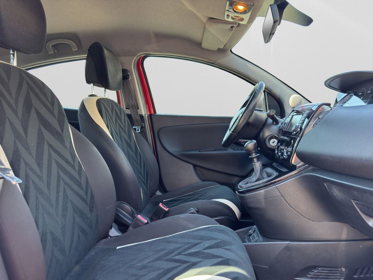 Lancia Ypsilon 1.2 69 CV 5 porte Silver (19)