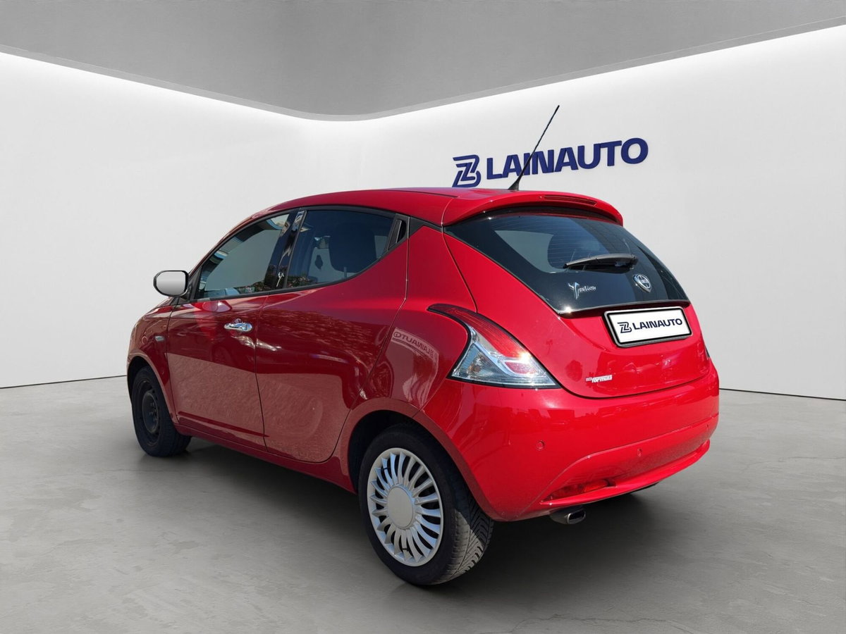 Lancia Ypsilon 1.2 69 CV 5 porte Silver (4)