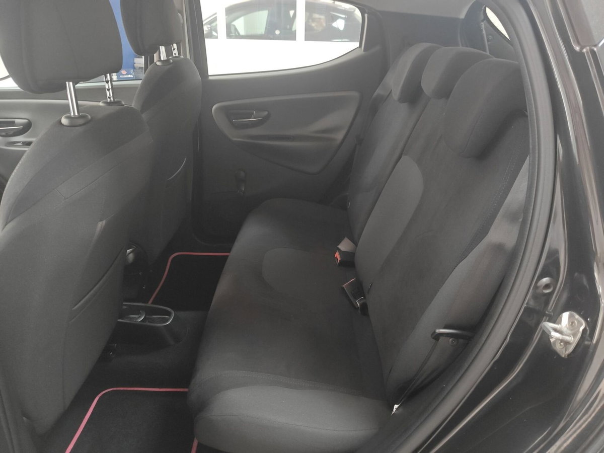 Lancia Ypsilon 1.2 69 CV 5 porte GPL Ecochic Gold (13)