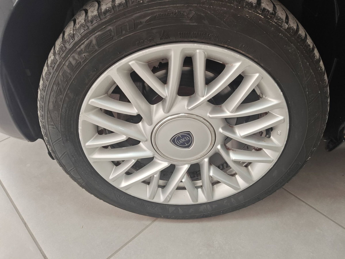 Lancia Ypsilon 1.2 69 CV 5 porte GPL Ecochic Gold (14)