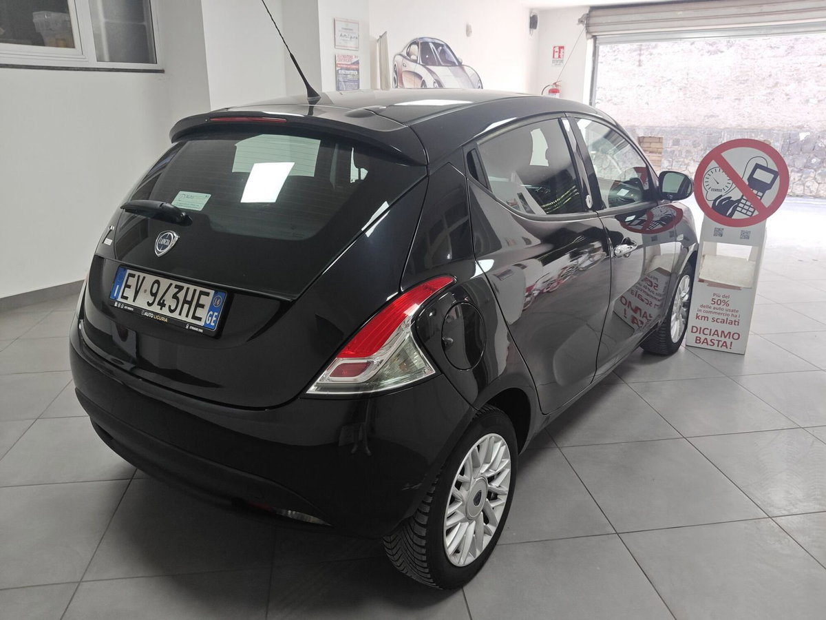 Lancia Ypsilon 1.2 69 CV 5 porte GPL Ecochic Gold (19)