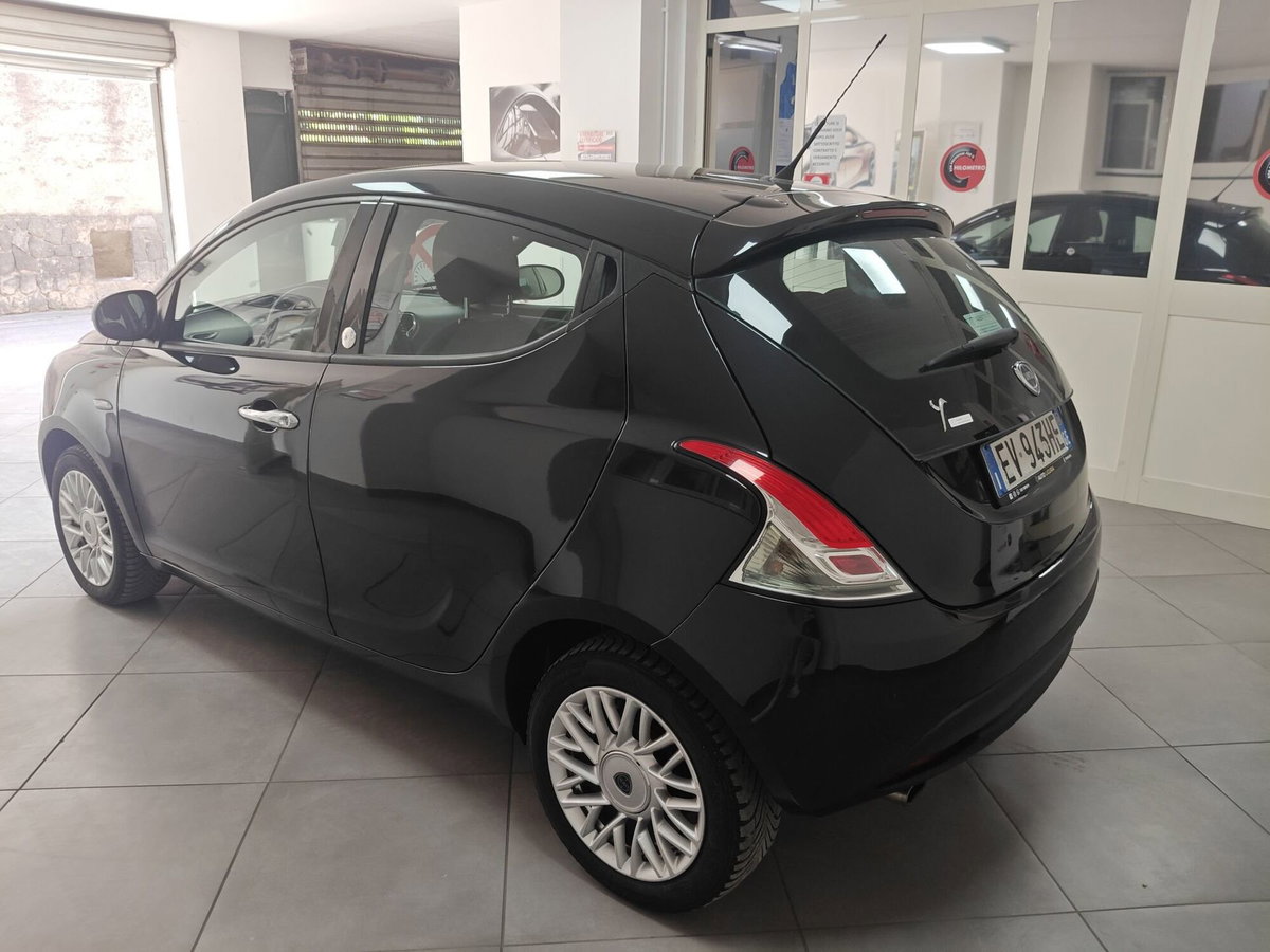 Lancia Ypsilon 1.2 69 CV 5 porte GPL Ecochic Gold (3)