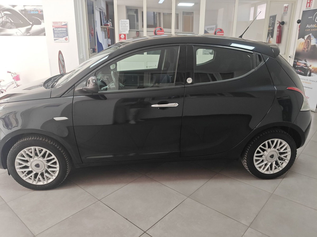 Lancia Ypsilon 1.2 69 CV 5 porte GPL Ecochic Gold (4)