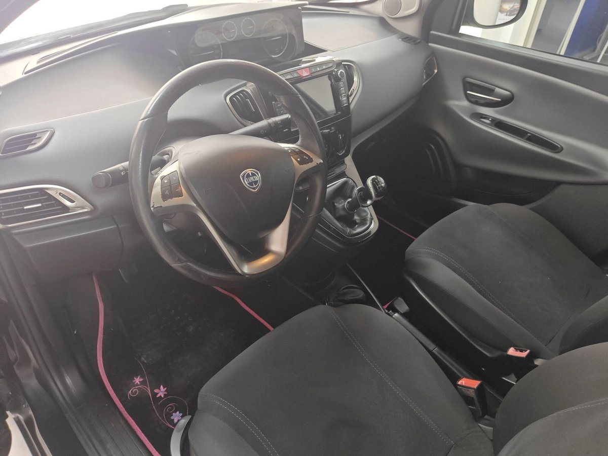 Lancia Ypsilon 1.2 69 CV 5 porte GPL Ecochic Gold (7)
