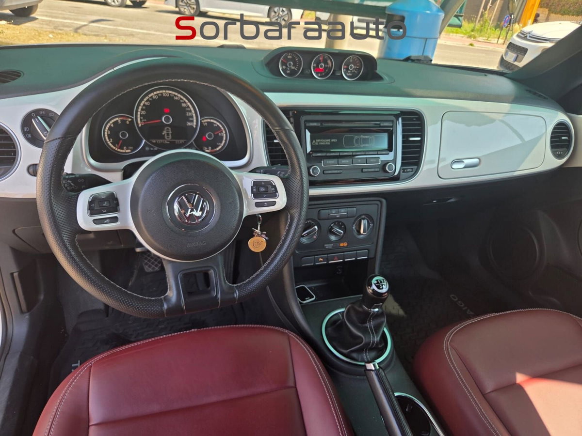 Volkswagen Maggiolino 1.6 TDI Design (11)