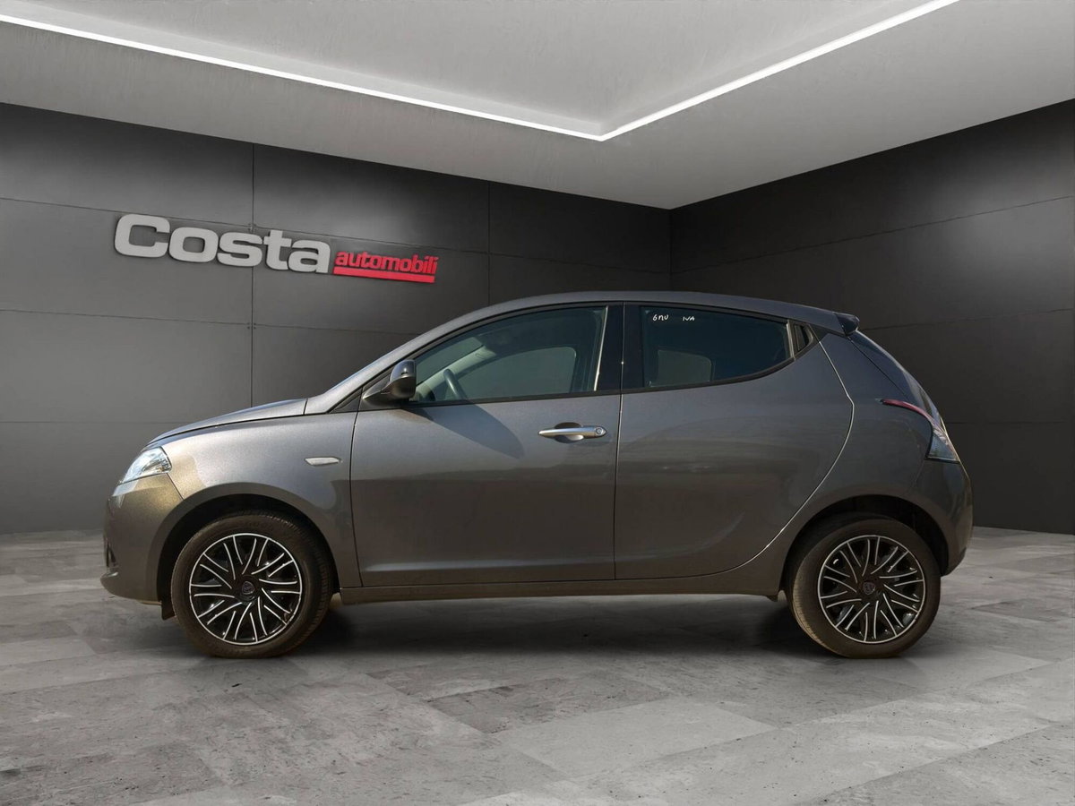 Lancia Ypsilon 1.0 FireFly 5 porte S&S Hybrid Silver Plus (4)