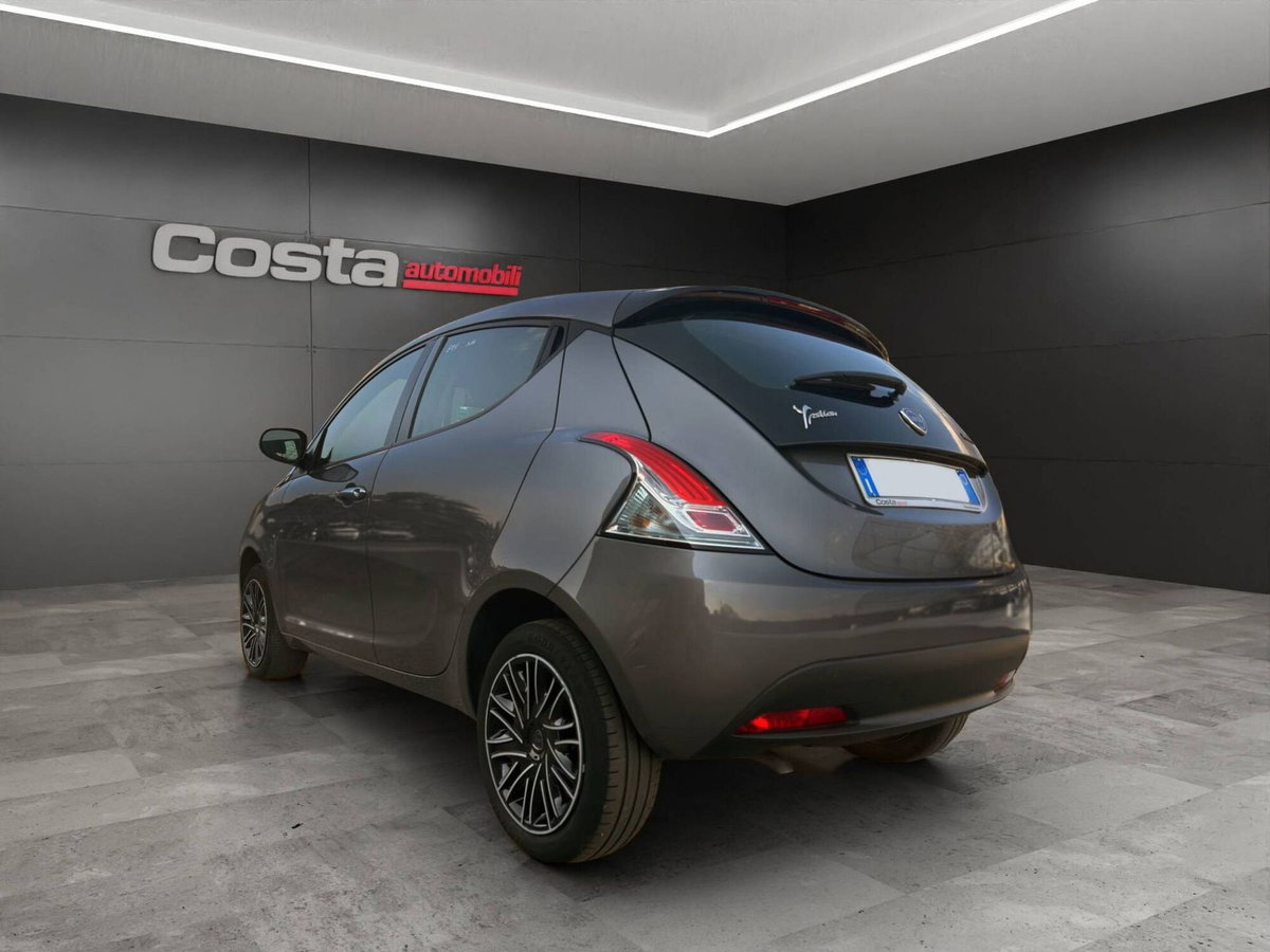 Lancia Ypsilon 1.0 FireFly 5 porte S&S Hybrid Silver Plus (5)