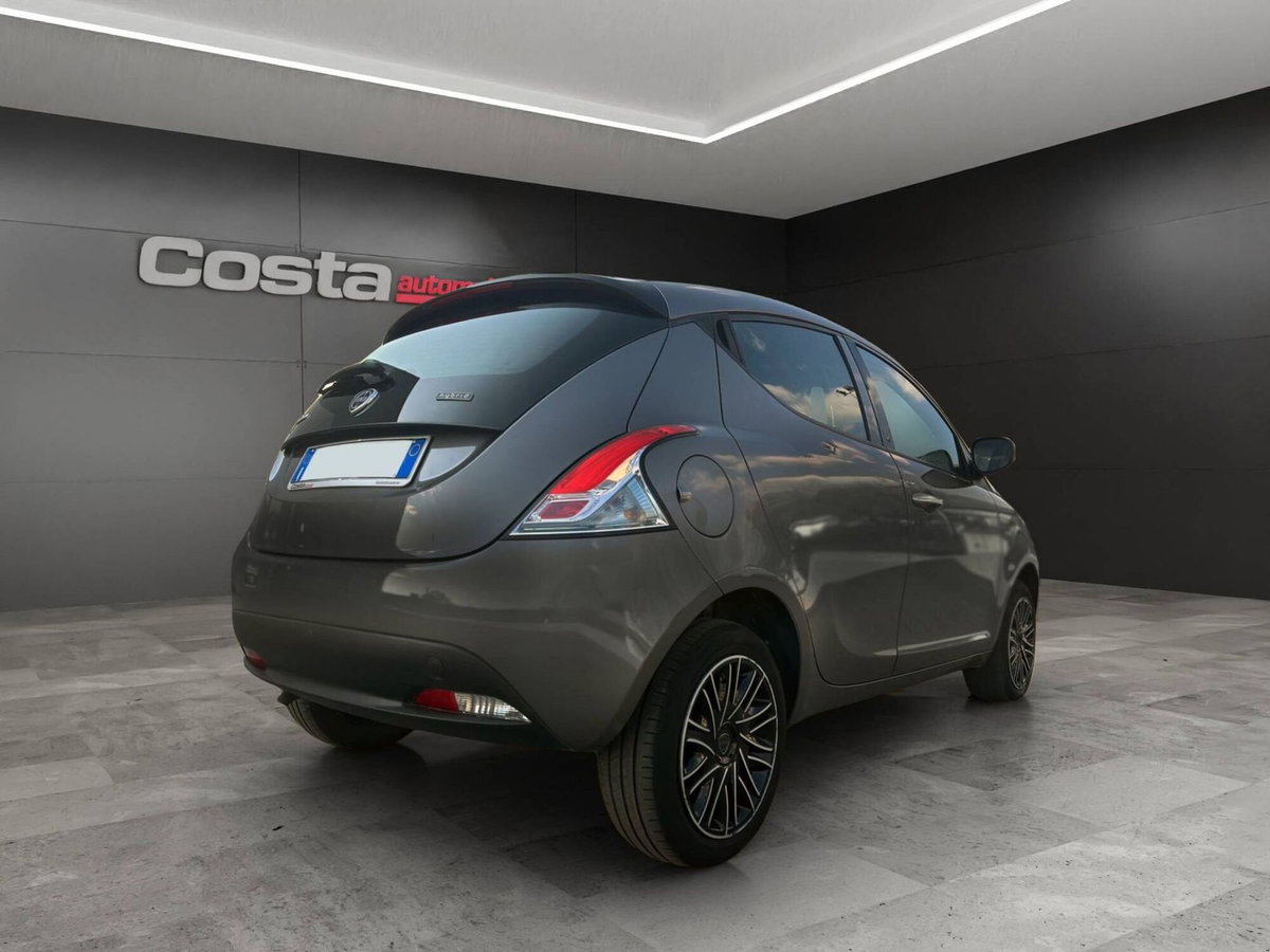 Lancia Ypsilon 1.0 FireFly 5 porte S&S Hybrid Silver Plus (7)