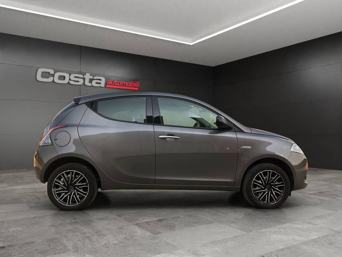 Lancia Ypsilon 1.0 FireFly 5 porte S&S Hybrid Silver Plus (8)
