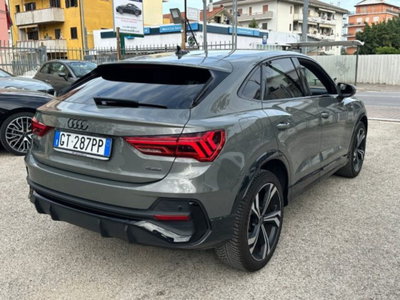 Audi Q3 Sportback 40 2.0 tdi Identity Black quattro 193cv s-tronic (3)