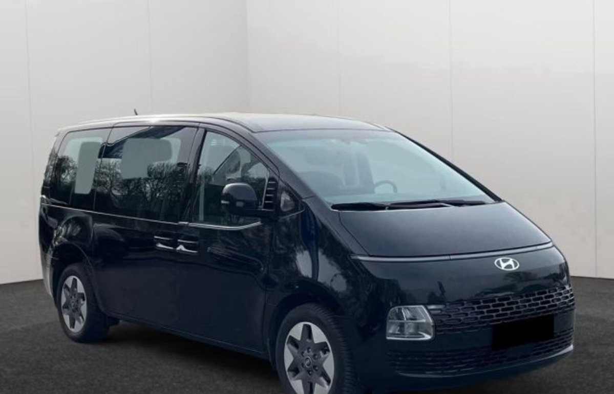 Hyundai Staria 1.6 hev 2wd auto (3)