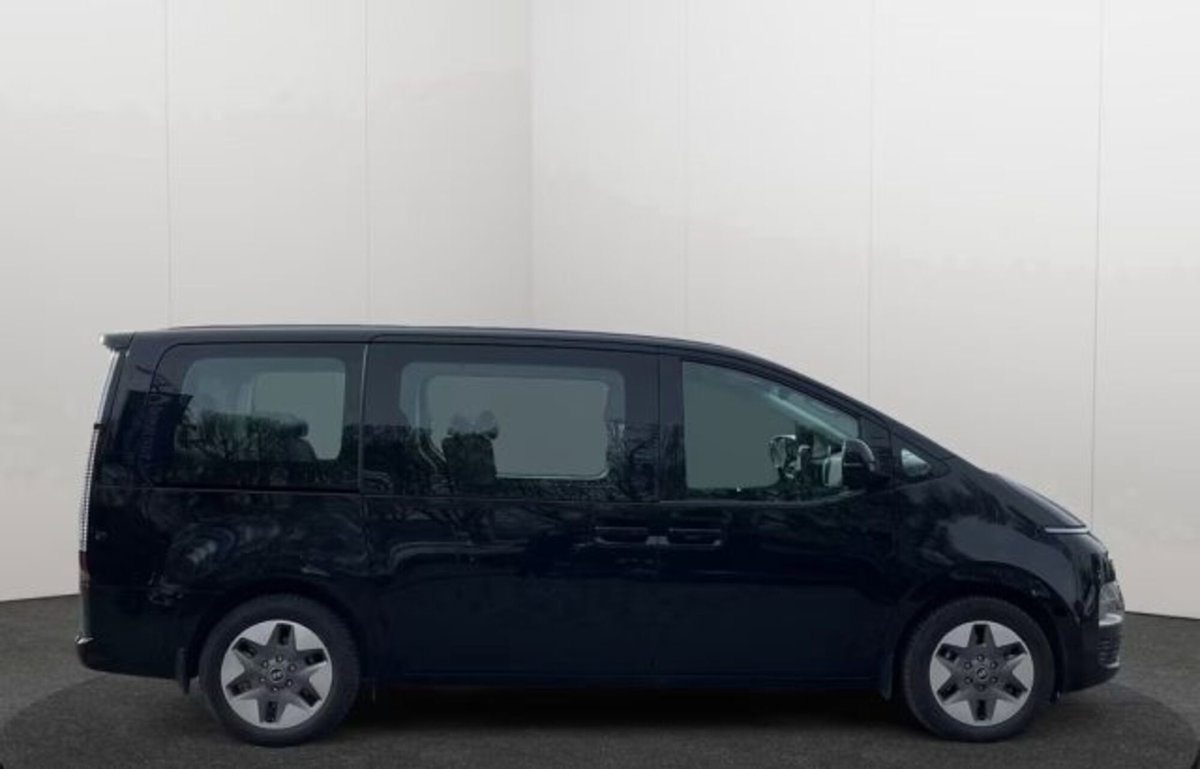 Hyundai Staria 1.6 hev 2wd auto (4)