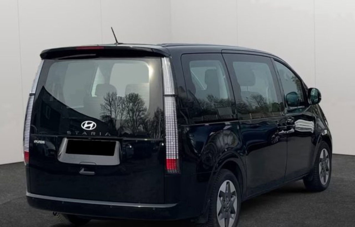 Hyundai Staria 1.6 hev 2wd auto (5)