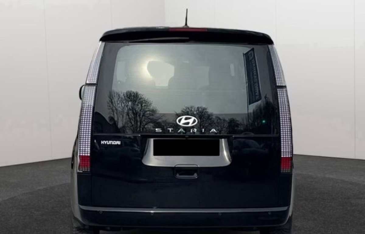 Hyundai Staria 1.6 hev 2wd auto (6)
