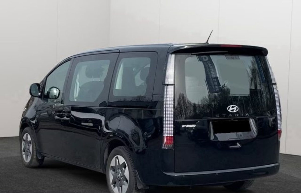 Hyundai Staria 1.6 hev 2wd auto (7)