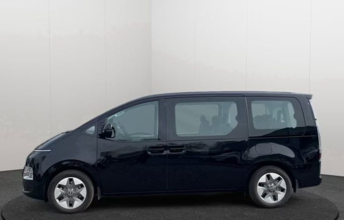 Hyundai Staria 1.6 hev 2wd auto (8)