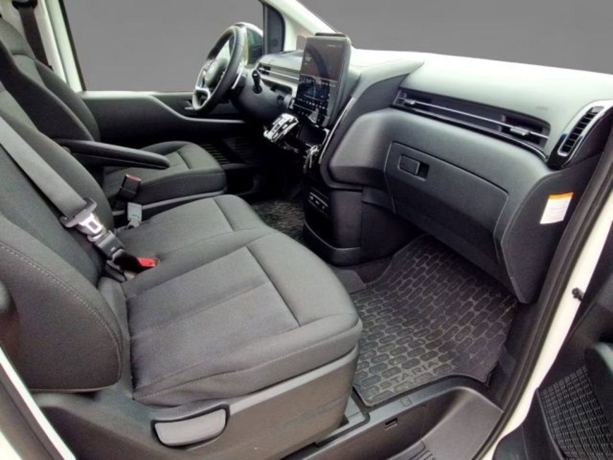 Hyundai Staria 1.6 hev 2wd auto (11)