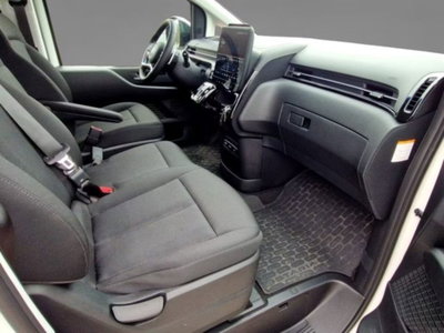 Hyundai Staria 1.6 hev 2wd auto (11)