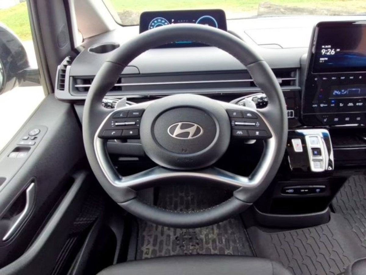 Hyundai Staria 1.6 hev 2wd auto (9)