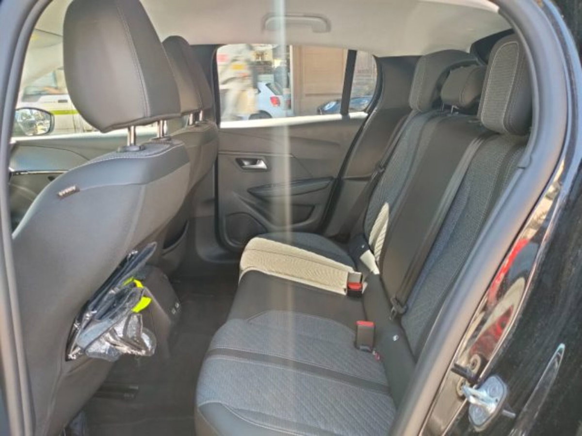 Peugeot 208 50 kWh Allure (18)