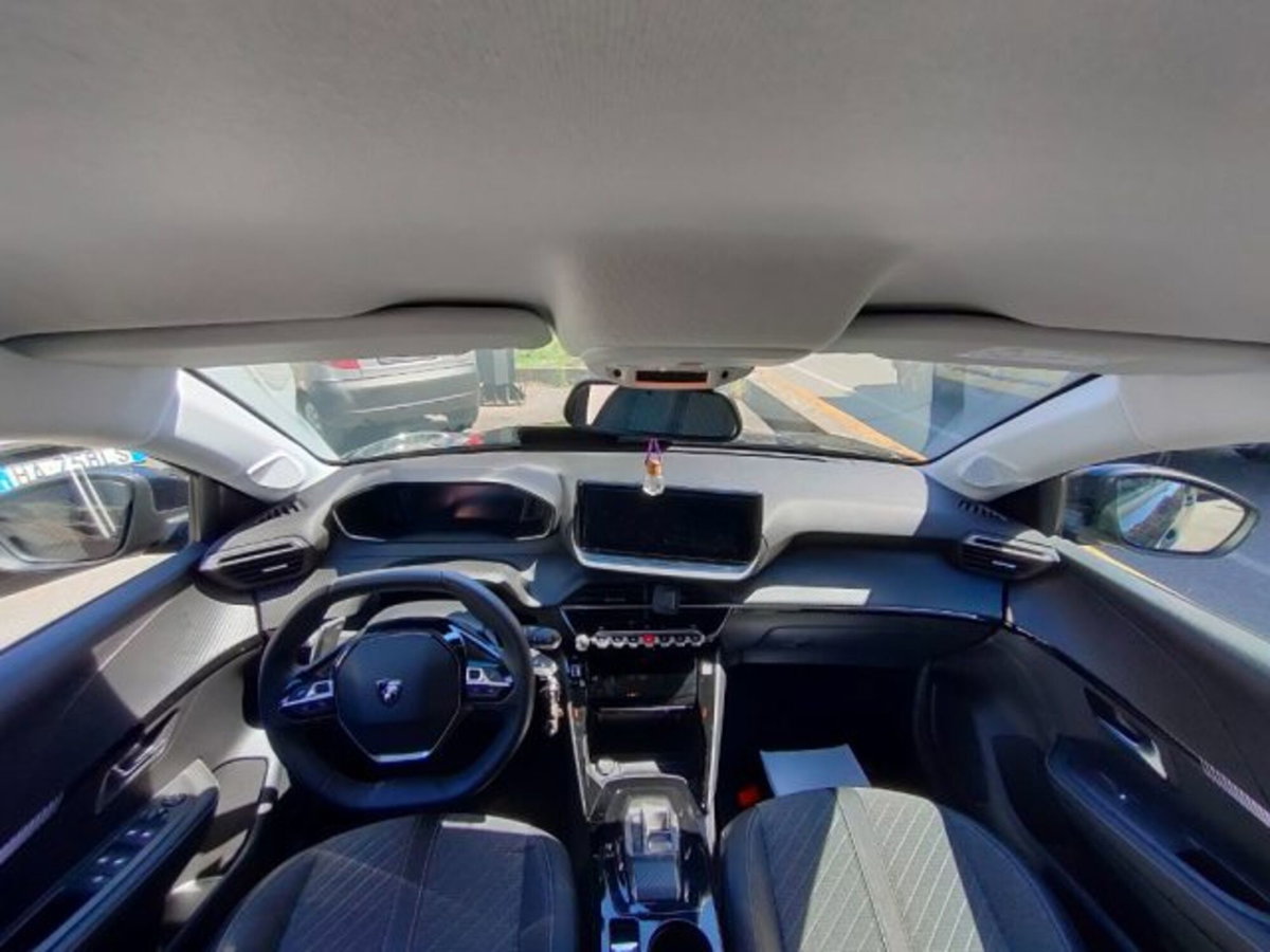 Peugeot 208 50 kWh Allure (9)