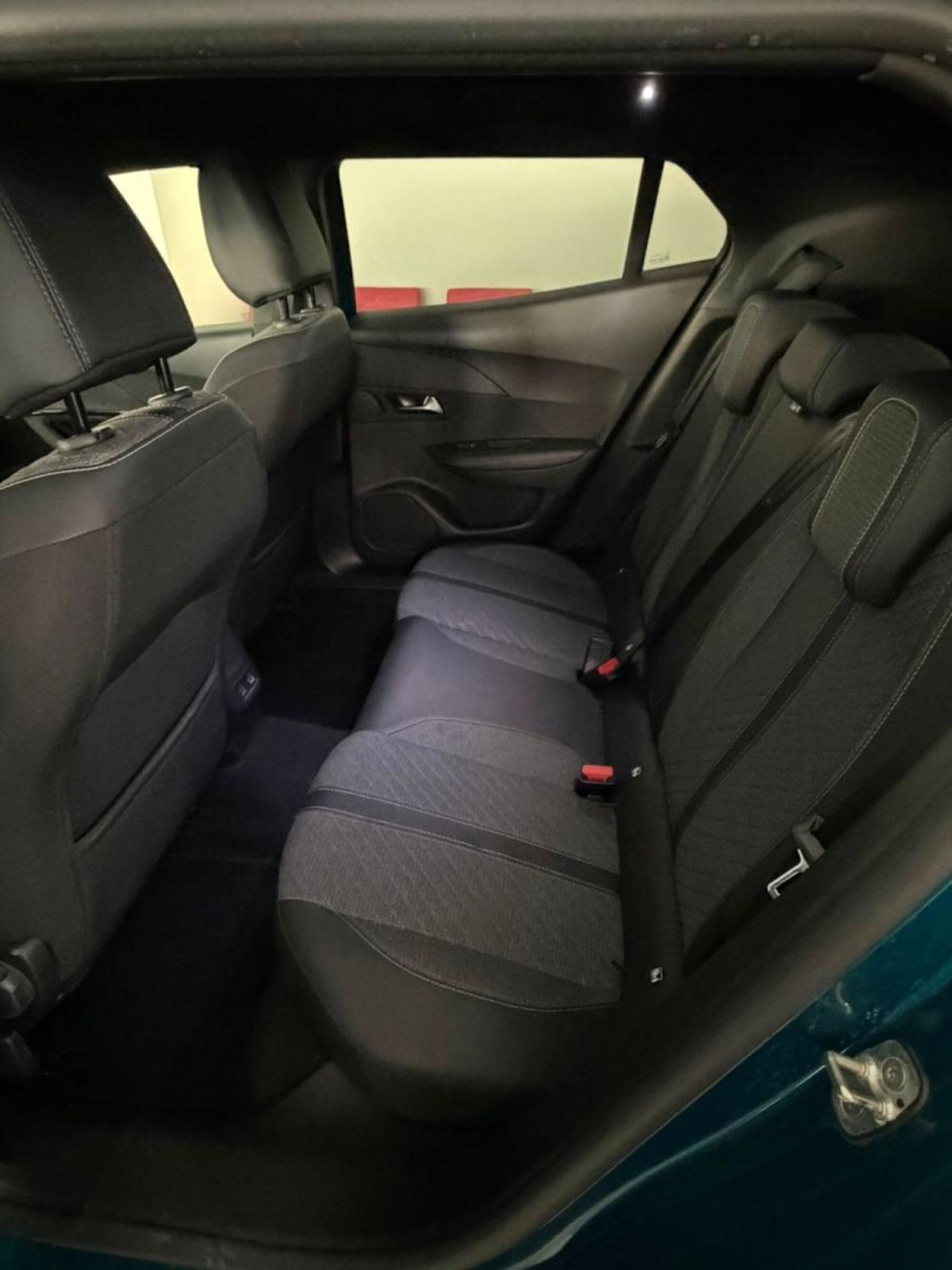 Peugeot 2008 PureTech 130 S&S EAT8 Allure Pack (7)