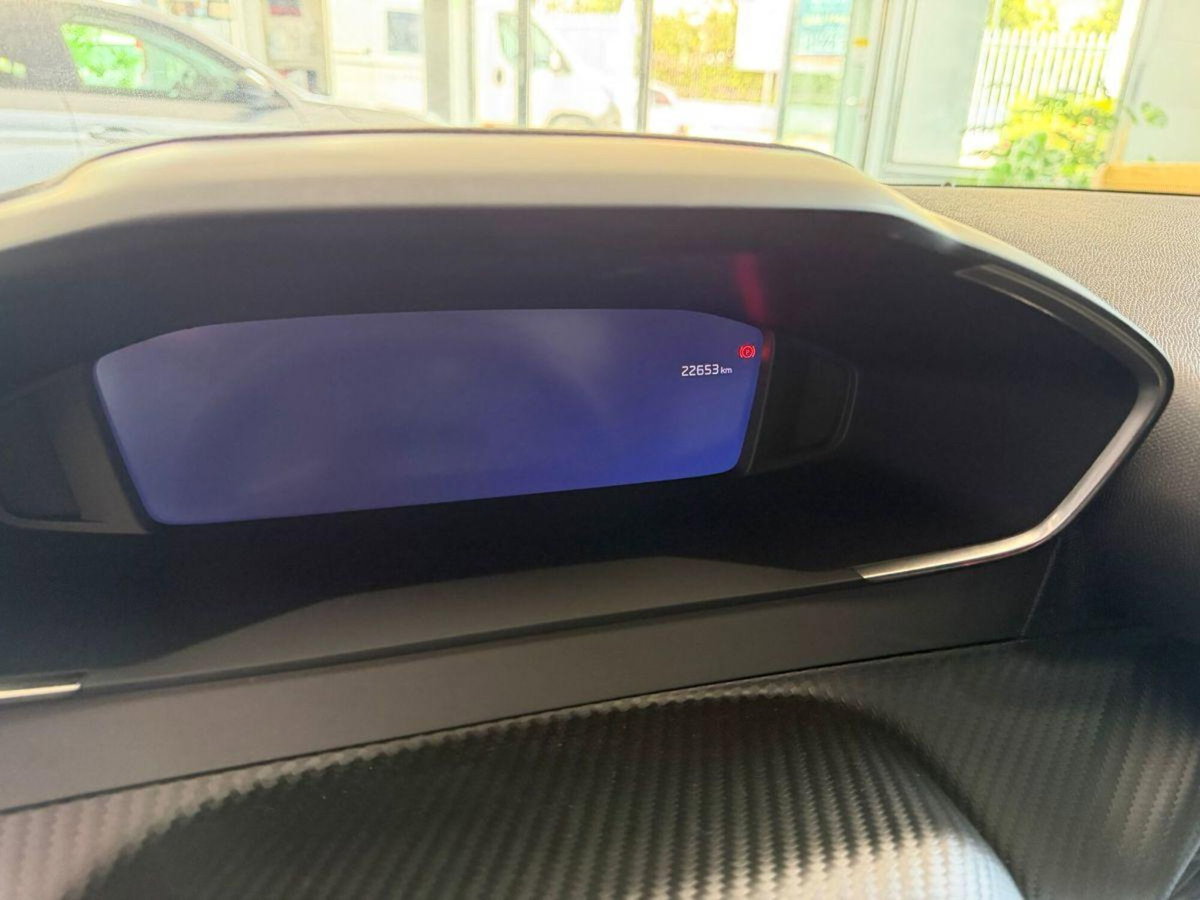 Peugeot 2008 PureTech 100 S&S Allure (6)