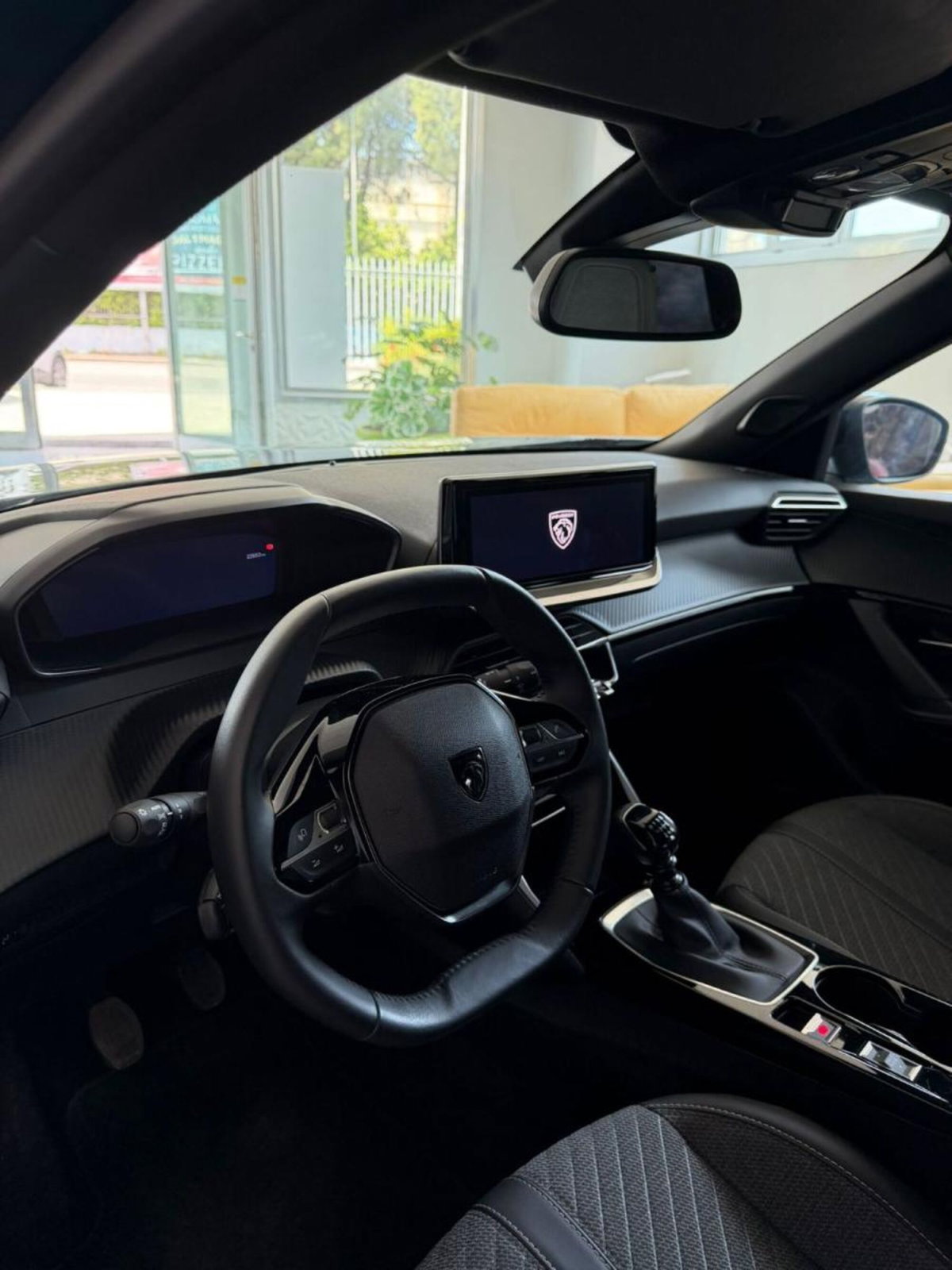 Peugeot 2008 PureTech 100 S&S Allure (9)