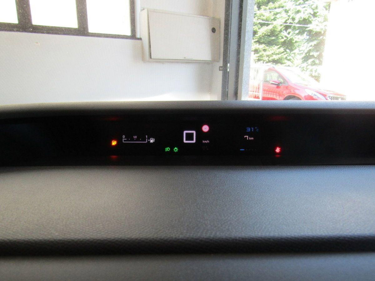 Citroen C3 1.2 puretech turbo Max 100cv s&s (12)