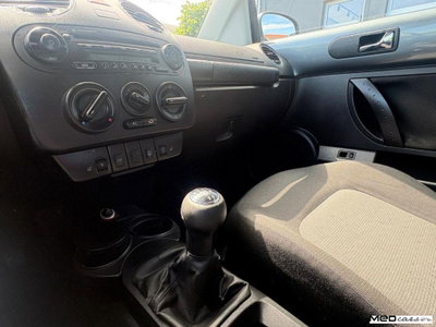 Volkswagen New Beetle Cabrio TDI 105CV (12)