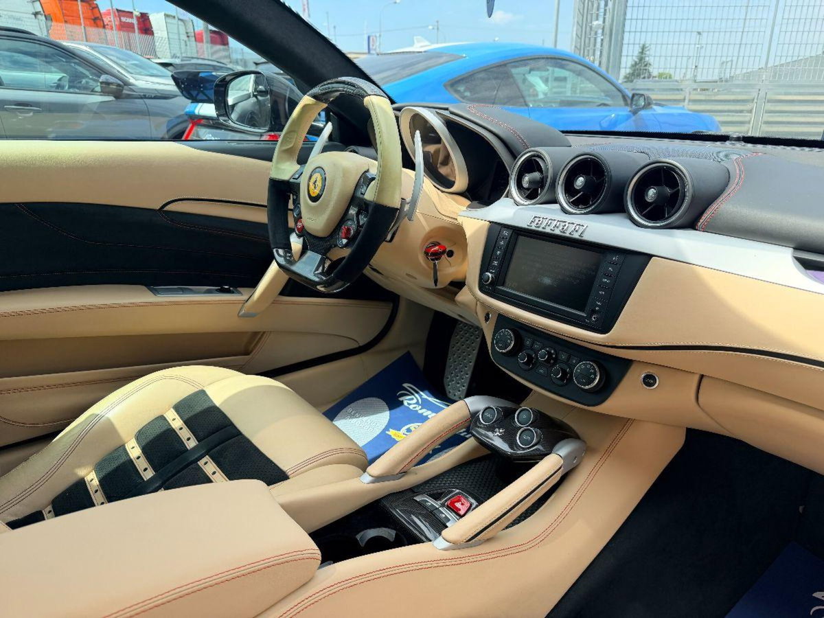Ferrari FF Coupé FF DCT (8)