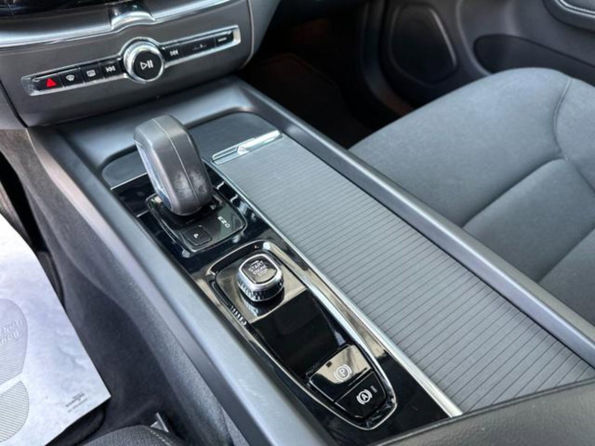Volvo XC60 B4 automatico Core (11)