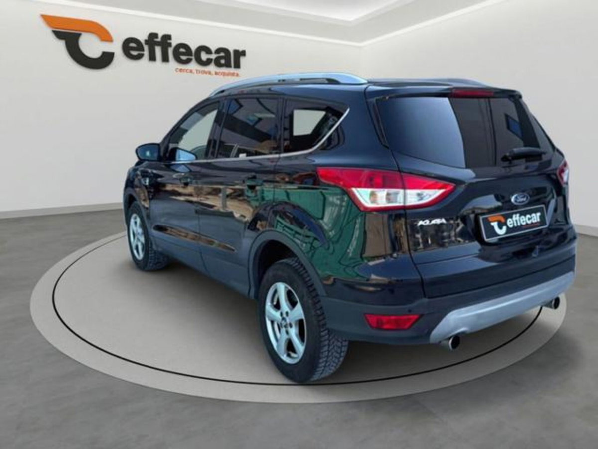 Ford Kuga 2.0 TDCI 140 CV 4WD Titanium (4)