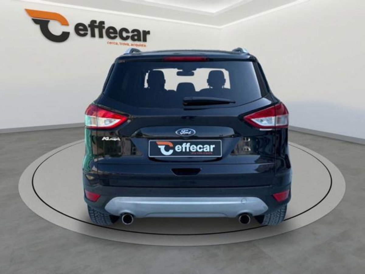 Ford Kuga 2.0 TDCI 140 CV 4WD Titanium (5)