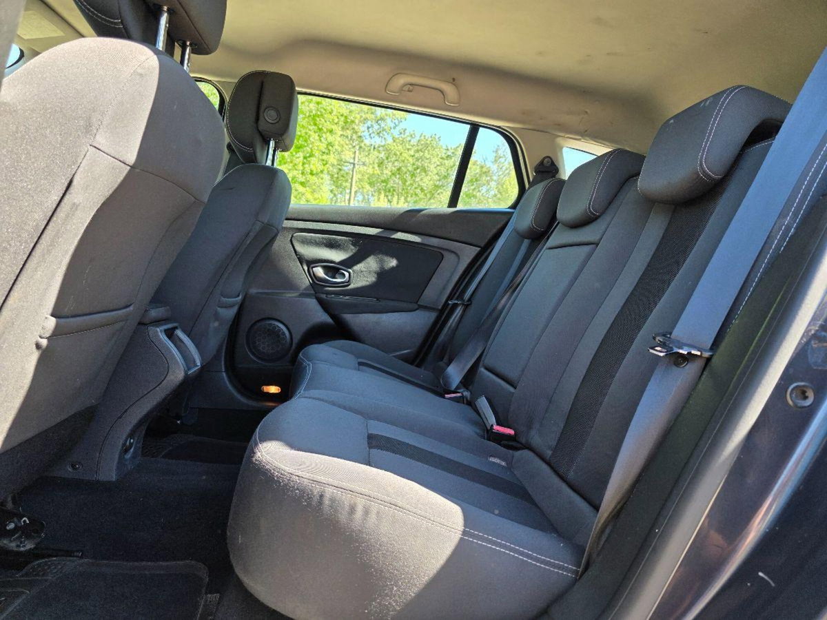 Renault Mégane SporTour 1.5 dCi 110CV SporTour Attractive (19)
