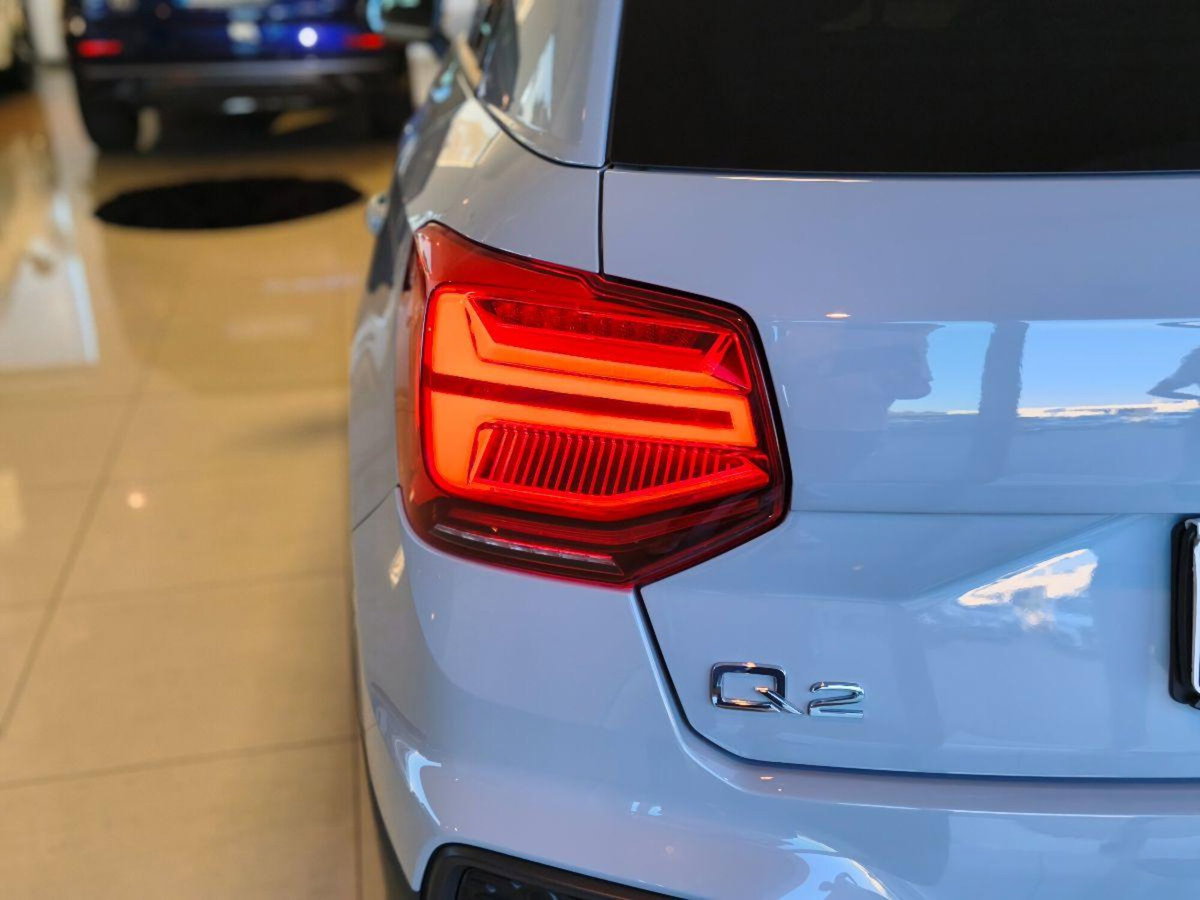Audi Q2 Q2 30 TDI S tronic Identity Black (9)
