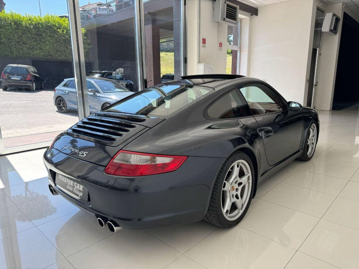 Porsche 911 Coupé Carrera 4S (4)