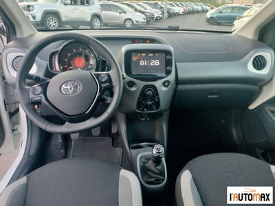 Toyota Aygo Connect 1.0 VVT-i 72 CV 5 porte x-cool (10)