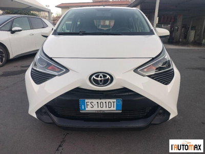 Toyota Aygo Connect 1.0 VVT-i 72 CV 5 porte x-cool (2)