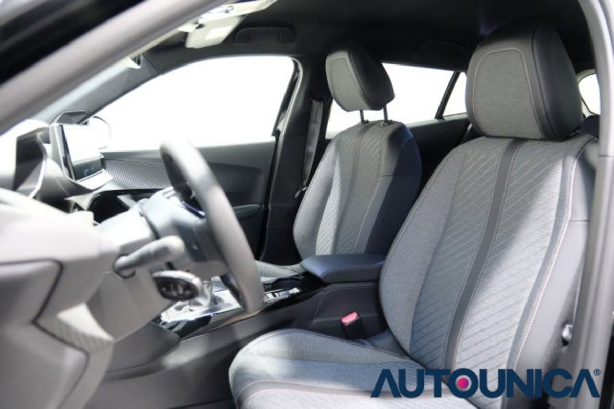 Peugeot 2008 PureTech 100 S&S Allure (6)