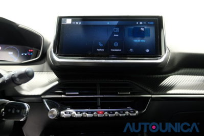 Peugeot 2008 PureTech 100 S&S Allure (8)
