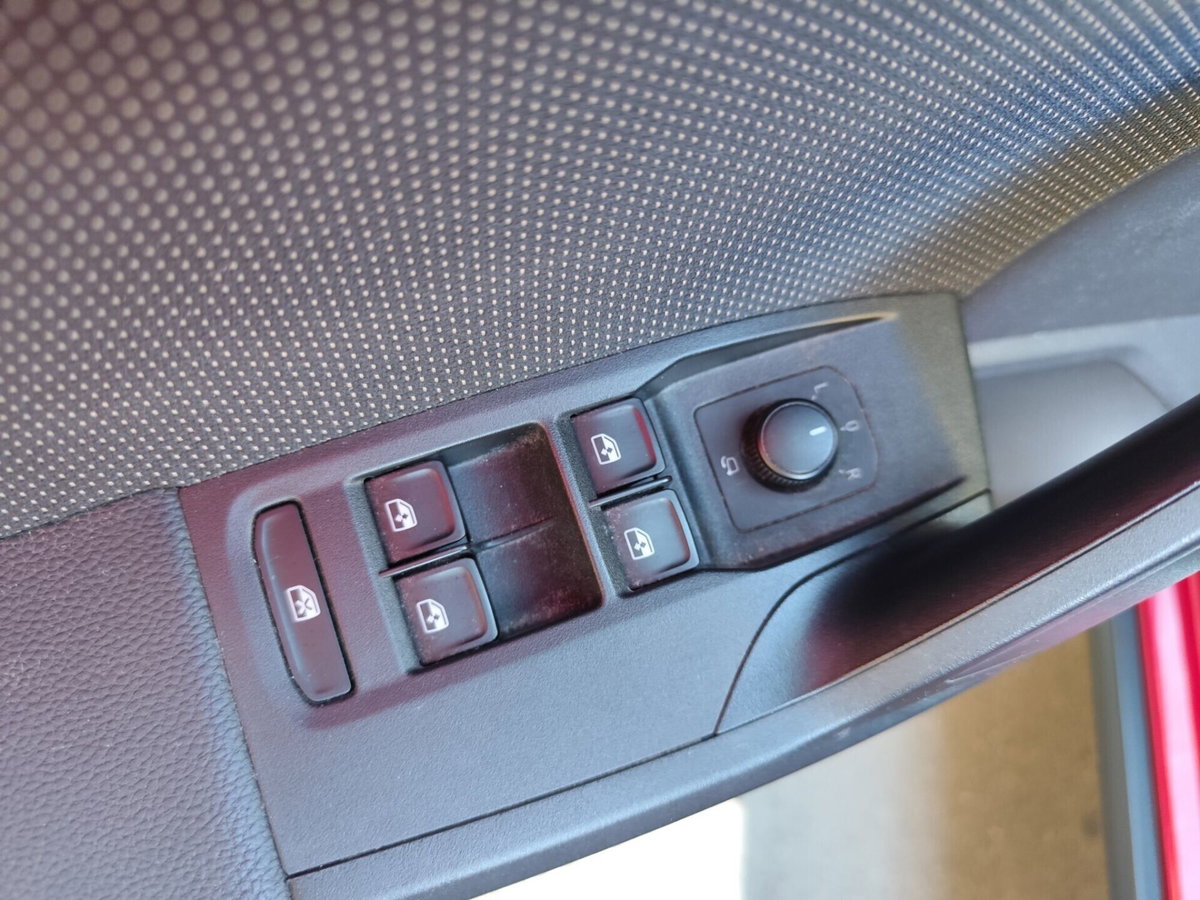 SEAT Arona 1.6 TDI 95 CV DSG XCELLENCE (13)