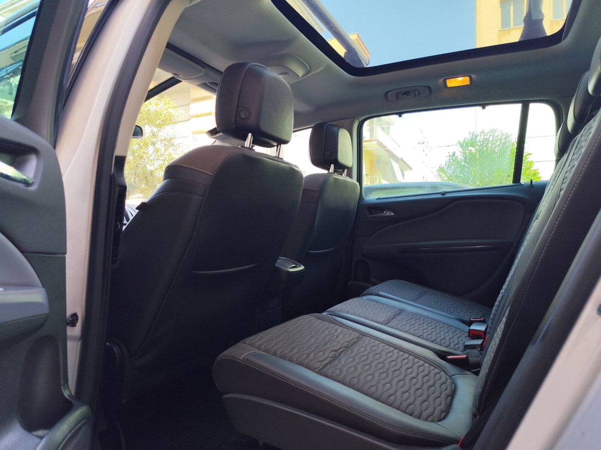 Opel Zafira Tourer 2.0 CDTi 130CV Cosmo (18)
