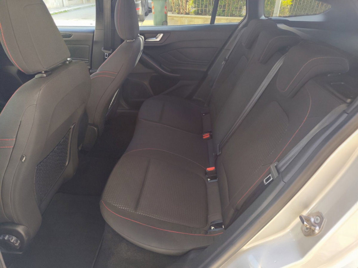 Ford Focus Station Wagon 1.5 EcoBlue 120 CV automatico SW ST-Line (15)