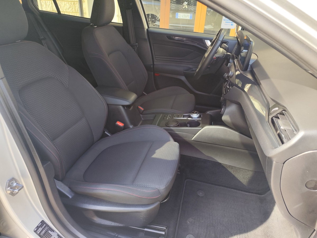 Ford Focus Station Wagon 1.5 EcoBlue 120 CV automatico SW ST-Line (20)