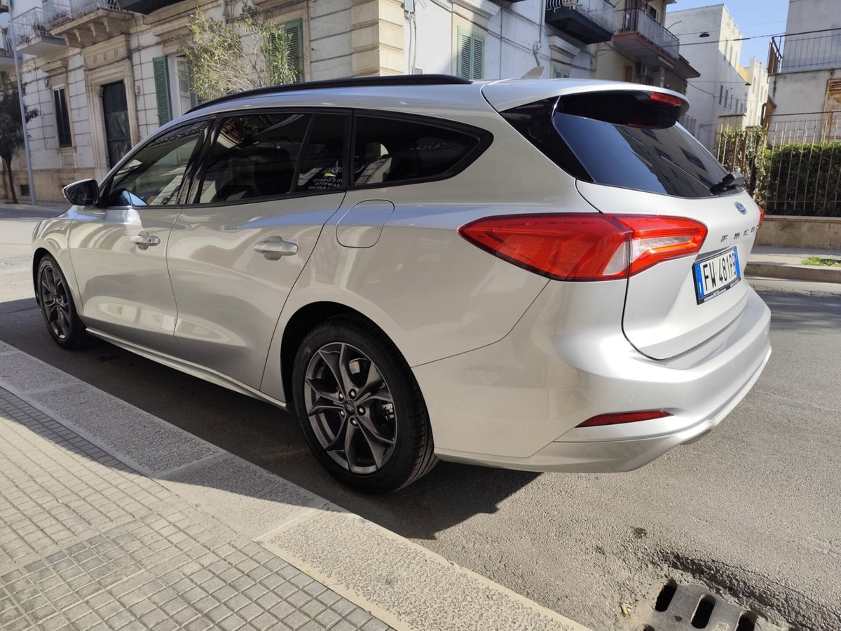 Ford Focus Station Wagon 1.5 EcoBlue 120 CV automatico SW ST-Line (5)