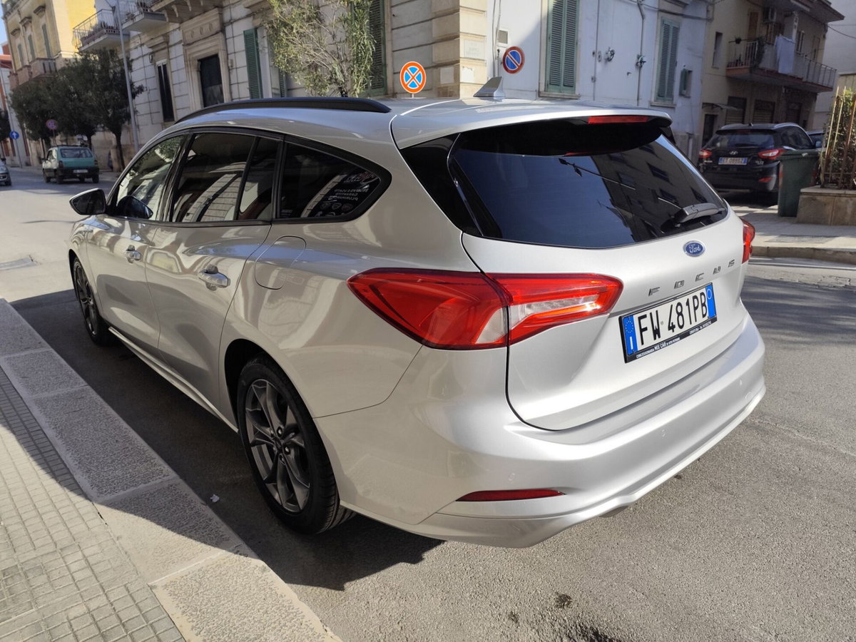 Ford Focus Station Wagon 1.5 EcoBlue 120 CV automatico SW ST-Line (8)